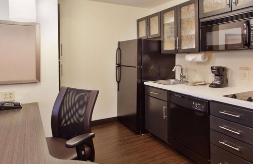 Wichita Hotel | Sonesta Simply Wichita Airport