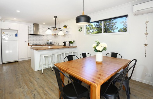 Southport Cabin | Songbird Lodge near Surfers Paradise Pet Friendly