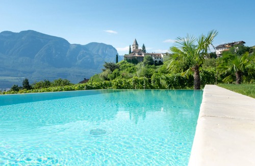 Termeno Sulla Strada del Vino Apartment | Sonnenhof Apartment "Bletterbach" with panoramic terrace and saltwater pool