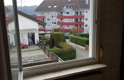 Loerrach Apartment | Sonnige ruhige Dachzimmer inkl WIFI plus Kaffee mit WG Dusche und neuer Küche