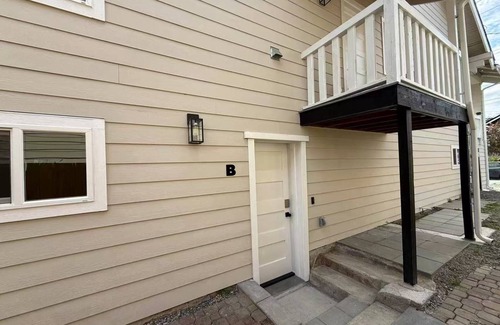 Mount Baker Condo | Soothing Renovated 2-bedroom condo with AC & Laundry in vibrant Seattle Mt Baker