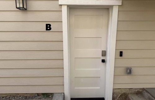 Mount Baker Condo | Soothing Renovated 2-bedroom condo with AC & Laundry in vibrant Seattle Mt Baker