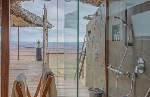 Murka Hotel | Soroi Lions Bluff Lodge