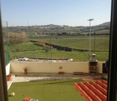 Arruda dos Vinhos House | Sossego e tranquilidade-Valley Guest House-Perto de Lisboa-Estacionamento à porta do alojamento