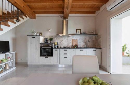 Usigliano Apartment | [- Sotto la Loggia -]