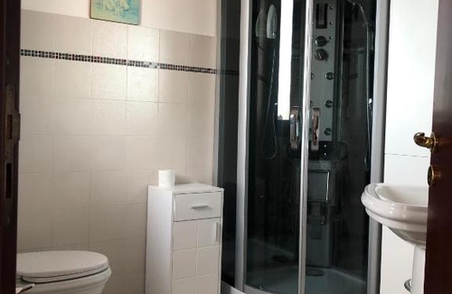 Valverde House | Sottotimpa