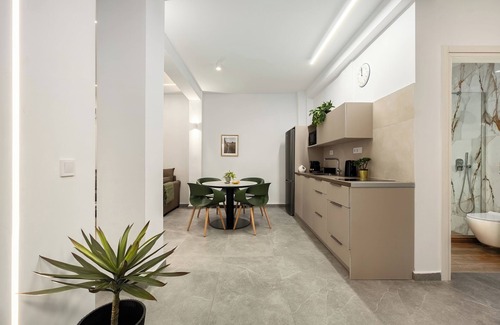 Neapoli Apartment | Soultani 12 Sleek Stay by Harmony HomesAway