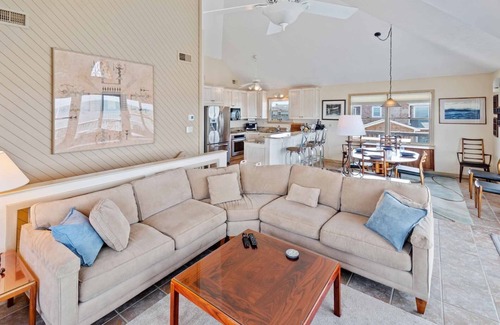 Avon House | Soundfront Dog Friendly w/Hot Tub, Dock, Private Windsurfing Access, Foosball