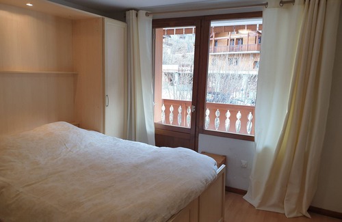 Valloire Apartment | South-facing T2 mountain-view apartment 100 metres from the cable cars