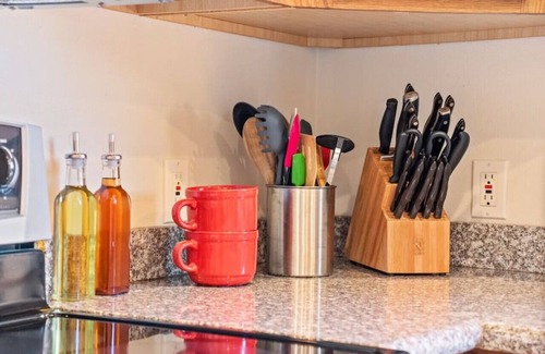 South Perry District House | South Hill Charmer| Perry District| BBQ |Firepit