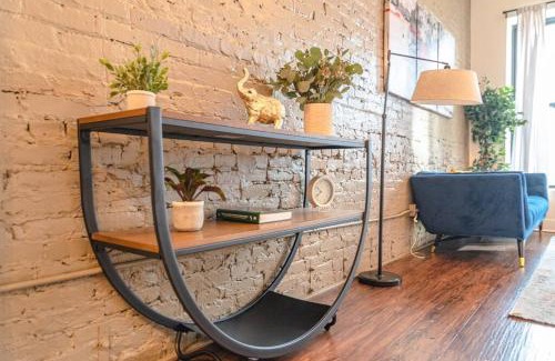 Near South Side Apartment | South Loop 3BR Group Comfort Near Downtown, Grant Park, Soldier Field and McCormick Place