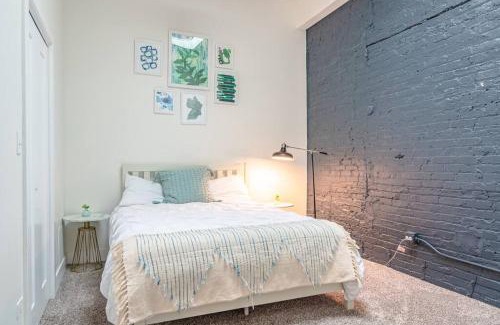 Near South Side Apartment | South Loop 3BR Group Comfort Near Downtown, Grant Park, Soldier Field and McCormick Place