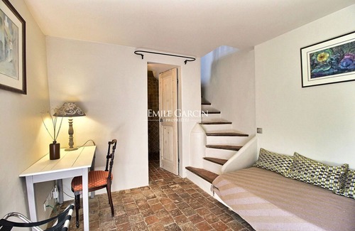 Cabrieres-dʼAigues Other | South Luberon farmhouse for rent, beautiful views of the countryside and absolute peace and quiet