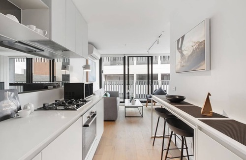 South Melbourne Apartment | South Melbourne Hidden Gem near Albert Park Lake