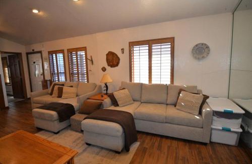 Brian Head Apartment | South Penthouse Pool-Spa Ski-in out Gym, Sauna, Laundry, BBQ
