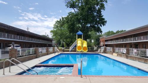 Sandusky Hotel | South Shore Inn