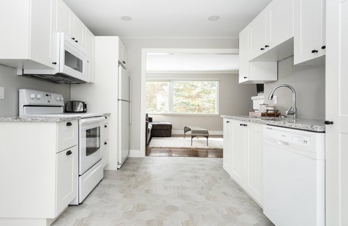 Fort Gary House | South Wpg Wildwood Park+ Entire 2BR 1.5BATH(52)