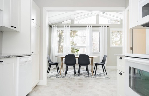 Fort Gary House | South Wpg Wildwood Park+ Entire 2BR 1.5BATH(52)