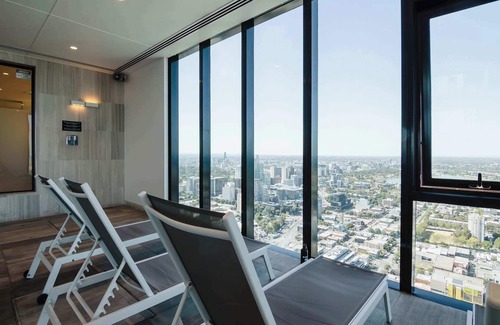 South Melbourne Apartment | Southbank Serenity With Stunning View & Balcony