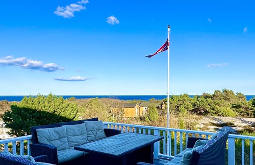 Lillesand House | Southern cottage with terrace and magnificent view