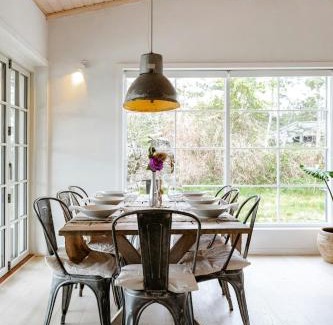 Lumsas House | Southern Feel In Refurbished Home By Shore