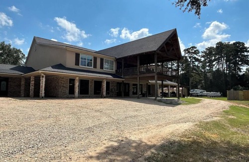 Conroe Apartment | Southern Pines Estate, 9 bedrooms, pool, hot tub, stocked pond near Lake Conroe