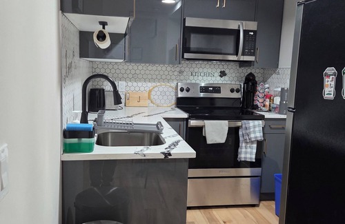 Southwest Calgary House | Southwest Cozy vibes, fast Wi-Fi – your chill Calgary escape starts here!