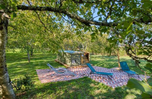 Saint-Cybranet Cabin | spa privatif intérieur du lodge -la truffe- le bois de la pause-