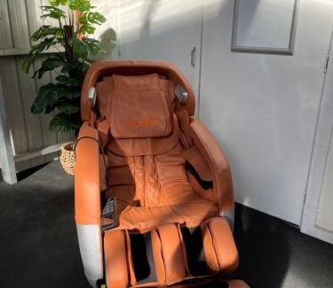 Glenelg East House | Spa Retreat Glenelg East