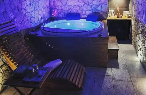 Rosolini House | SPA ROOM SICILIA - Intera casa con spa privata Jacuzzi Sauna Bagno di Vapore ad uso illimitato