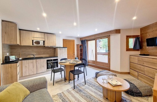 Saint-Martin-de-Belleville Apartment | Spacious & Luminous Apartment - Near Slopes, Balcony, 4 Guests, WiFi, TV, Kitchen