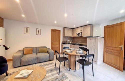 Saint-Martin-de-Belleville Apartment | Spacious & Luminous Apartment - Near Slopes, Balcony, 4 Guests, WiFi, TV, Kitchen