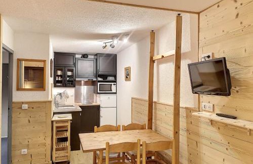 Les Menuires Apartment | Spacieux 2 pièces rénové, skis aux pieds, 4 pers, Les Menuires, 30m², Wi-Fi, parking - FR-1-178-126