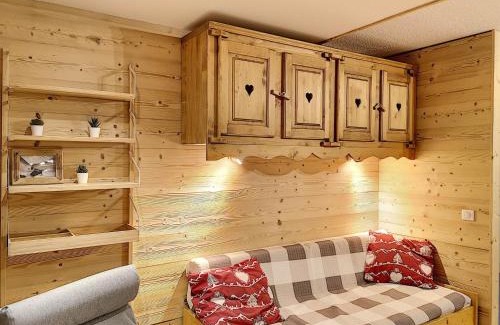 Les Menuires Apartment | Spacieux 2 pièces rénové, skis aux pieds, 4 pers, Les Menuires, 30m², Wi-Fi, parking - FR-1-178-126