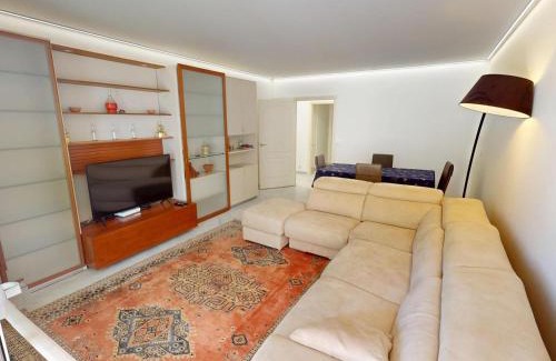 Old Town Apartment | Spacieux 3P en centre-ville avec terrasse vue mer à Menton - FR-1-196-379