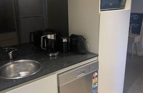 Ultimo Apartment | Spacious 1 bdm apt w/pool, gym & internal parking