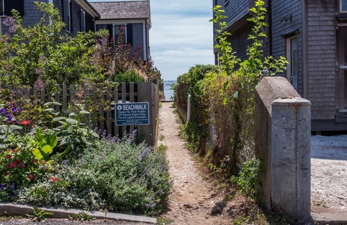Commercial Street Condo | Spacious 1 Bedroom, First Fl., Beach Access, in quiet East End. n