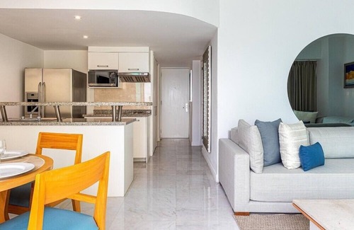 Marina Mazatlan Hotel | Spacious 1 BR Condo with Golden Beaches and Infinite Pools