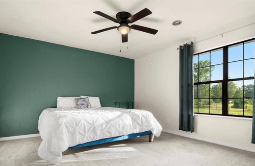 Oakhurst House | Spacious 10 Bedroom Ranch Home - 5 min from the Lake!