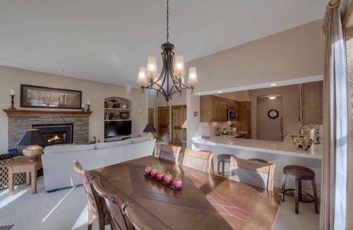 Keystone Condo | Spacious 1600 S.F. Renovated 3 Bed. 2 Bath Condo in Keystone