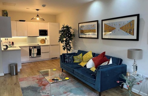Prince's Apartment | Spacious 1BD Flat w/Balcony | Lambeth