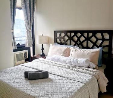 Downtown Apartment | Spacious 1BR APT near Nightlife and Business Center in Makati