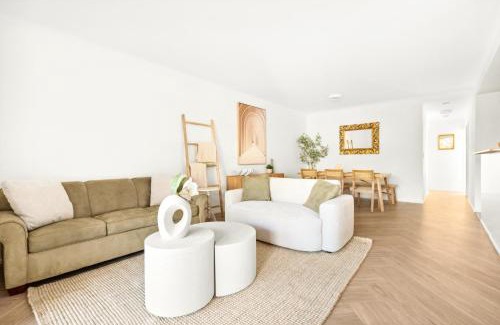 Avalon Beach Apartment | Spacious 2-Bed 2-Bath Moments from Avalon Beach