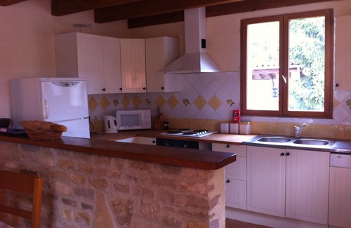 Arques House | Spacious 2 Bed Gite, Arques, Aude, Pool, Hot Tub and Free Wi-fi.