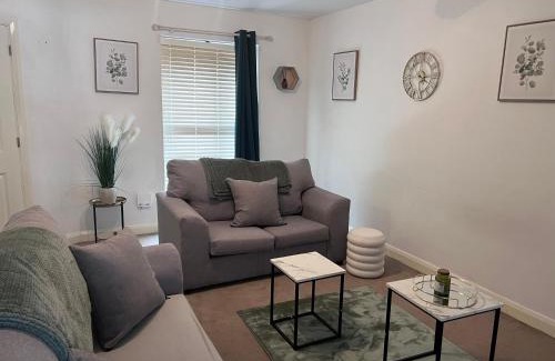 Levenshulme House | Spacious 2 bed house in Manchester with Private Parking