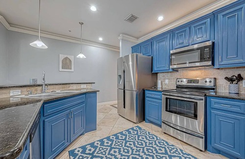 Seven Coves Condo | Spacious 2-bedroom Condo with Lake Views and WiFi - Sleeps 6