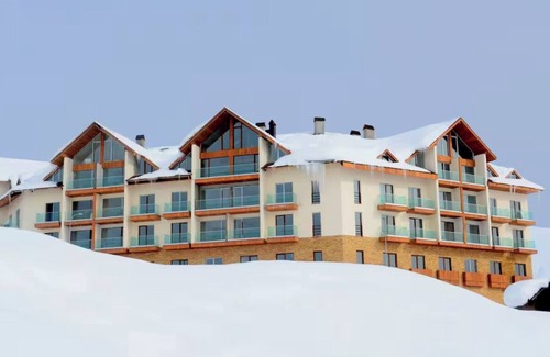 Kazbegi Apartment | Spacious 2-bedroom Loft in New Gudauri with Panoramic Views, Ski in Ski out