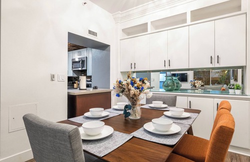 Downtown Los Angeles Condo | Spacious 2 Bedroom Condo in DTLA, Large Private Patio, Pets Welcomed