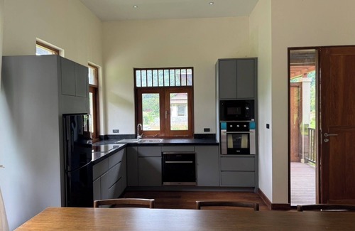 Mae Hong Son Villa | Spacious 2-bedroom villa with AC and WiFi in welcoming Pha Bong, Mae Hong Son