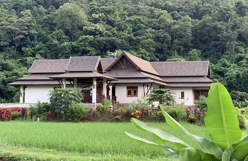 Mae Hong Son Villa | Spacious 2-bedroom villa with AC and WiFi in welcoming Pha Bong, Mae Hong Son